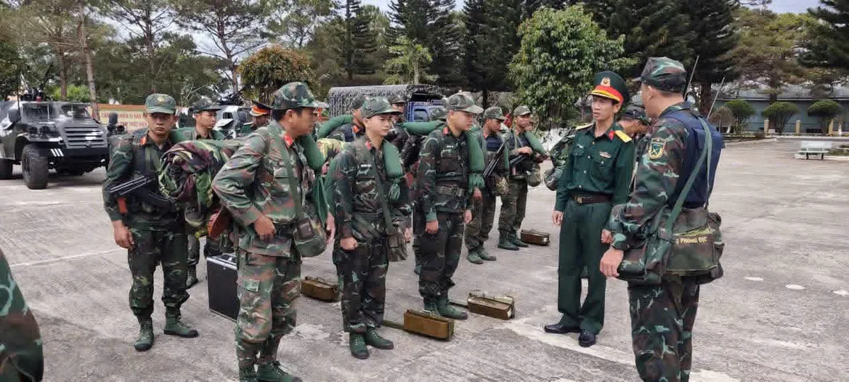 Gia Lai kiểm tra trực sẵn s&agrave;ng chiến đấu bảo vệ bầu cử tại c&aacute;c đơn vị ph&iacute;a T&acirc;y  - Ảnh 2.