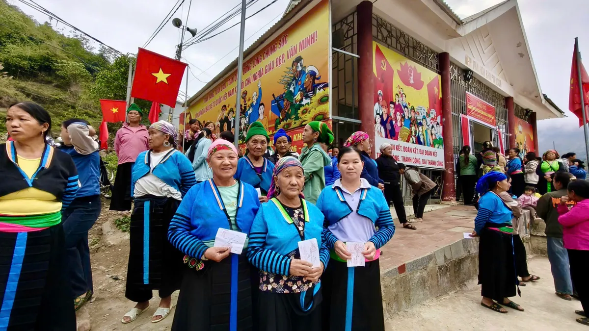 Rộn ràng ngày hội bầu cử nơi miền biên viễn xứ Thanh- Ảnh 17. Rộn ràng ngày hội bầu cử nơi miền biên viễn xứ Thanh- Ảnh 17.