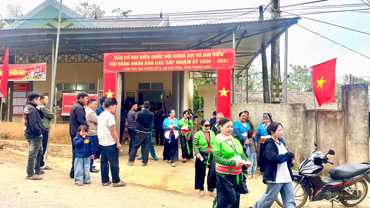 Rộn ràng ngày hội bầu cử nơi miền biên viễn xứ Thanh- Ảnh 11. Rộn ràng ngày hội bầu cử nơi miền biên viễn xứ Thanh- Ảnh 11.