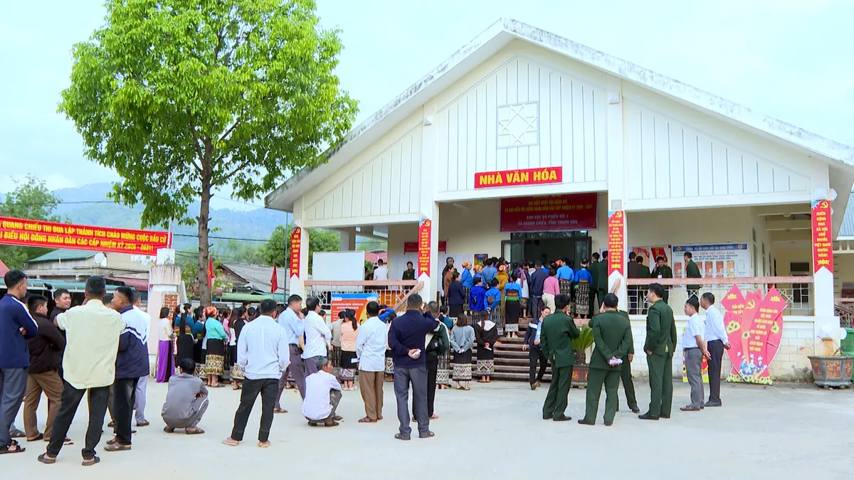 Rộn ràng ngày hội bầu cử nơi miền biên viễn xứ Thanh- Ảnh 1. Rộn ràng ngày hội bầu cử nơi miền biên viễn xứ Thanh- Ảnh 1.