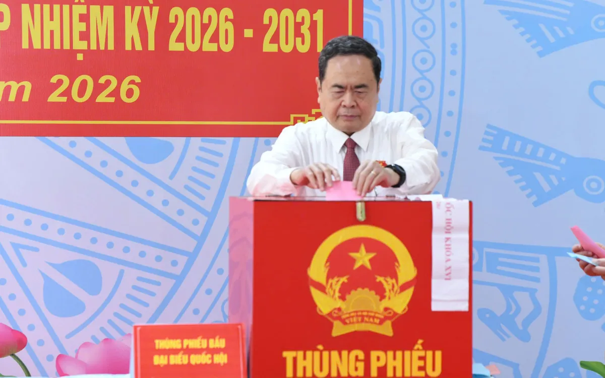 Chủ tịch Quốc hội Trần Thanh Mẫn bỏ phiếu bầu cử tại Thành phố Hồ Chí Minh (Ảnh: Lâm Hiển)