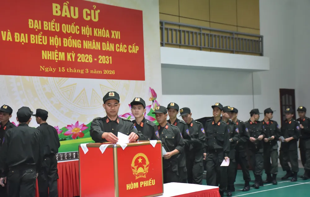 100% cử tri Công an tỉnh Thanh Hóa đã hoàn thành việc bỏ phiếu tại khu vực bỏ phiếu số 13, phường Hạc Thành - Ảnh 3.