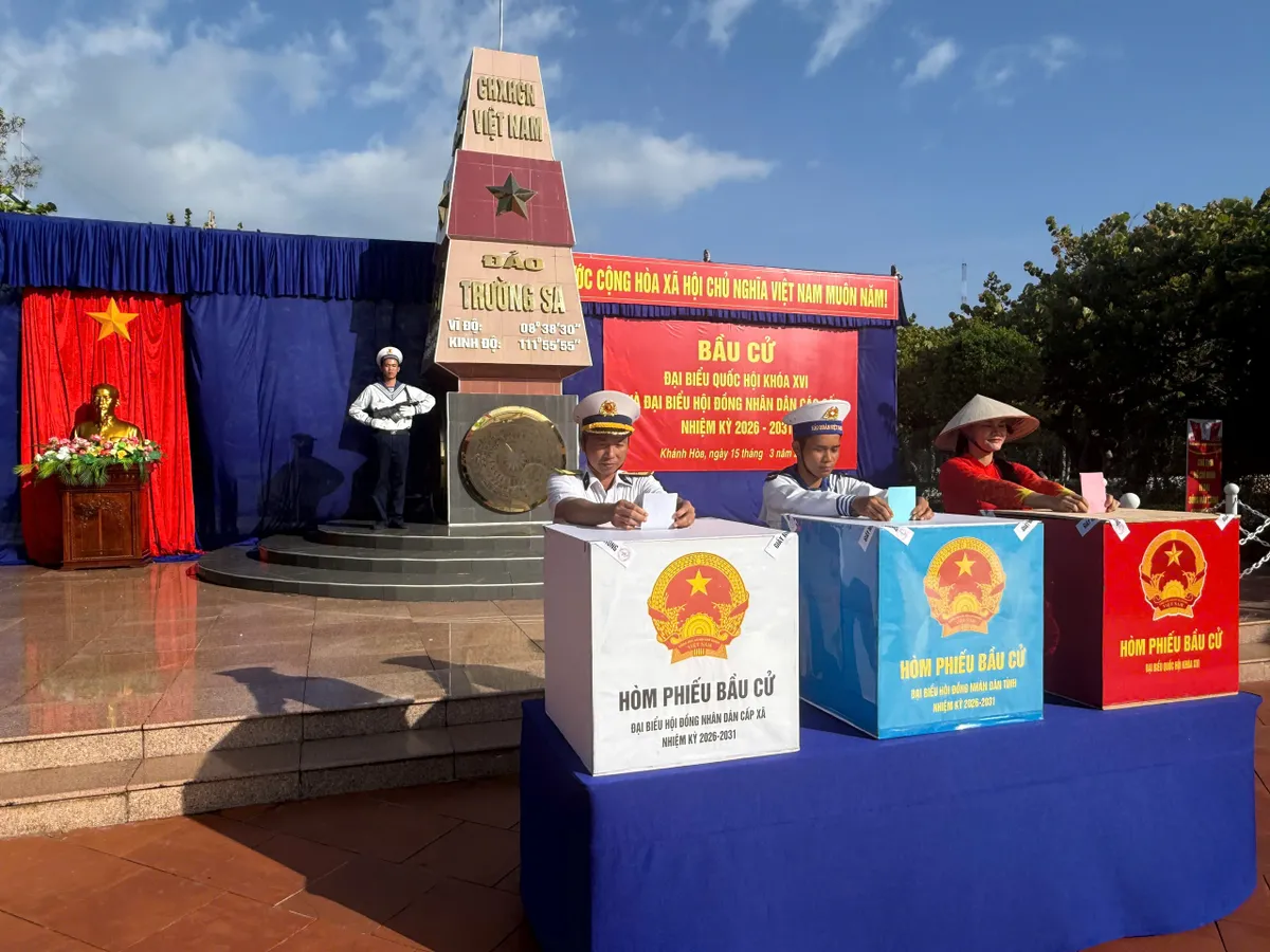 Kh&aacute;nh H&ograve;a: Hơn 5.000 cử tri V&ugrave;ng 4 Hải qu&acirc;n v&agrave; đảo Trường Sa ho&agrave;n th&agrave;nh c&ocirc;ng t&aacute;c bỏ phiếu - Ảnh 2.