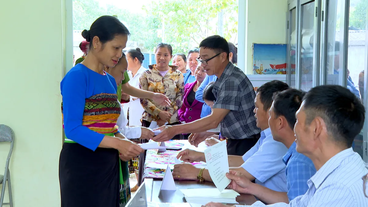 Rộn ràng ngày hội bầu cử nơi miền biên viễn xứ Thanh- Ảnh 3. Rộn ràng ngày hội bầu cử nơi miền biên viễn xứ Thanh- Ảnh 3.