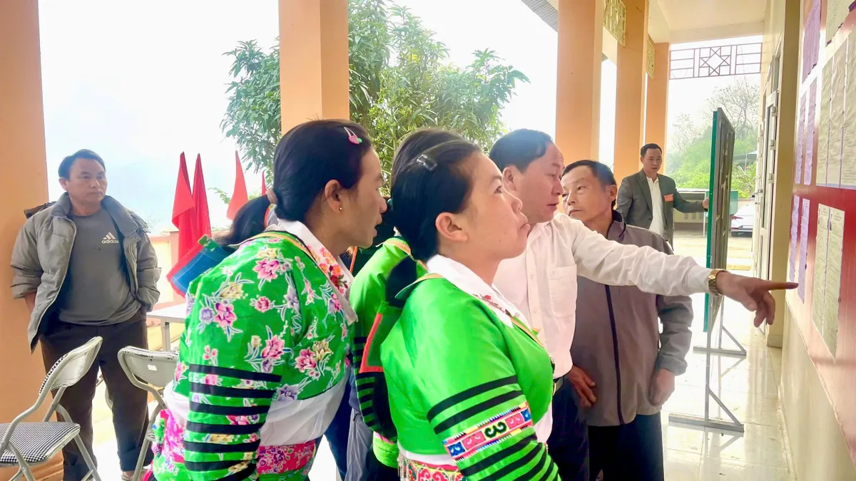 Rộn ràng ngày hội bầu cử nơi miền biên viễn xứ Thanh- Ảnh 13. Rộn ràng ngày hội bầu cử nơi miền biên viễn xứ Thanh- Ảnh 13.