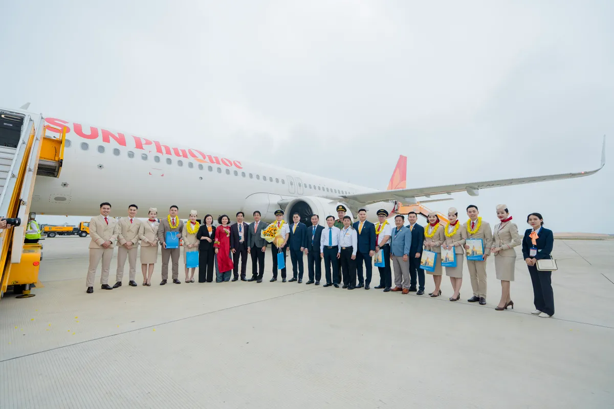 Kh&aacute;nh H&ograve;a đ&oacute;n chuyến bay thẳng từ Ph&uacute; Quốc: Khẳng định vị thế cửa ng&otilde; du lịch Nam Trung Bộ- Ảnh 4.