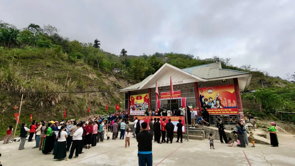 Rộn ràng ngày hội bầu cử nơi miền biên viễn xứ Thanh- Ảnh 14. Rộn ràng ngày hội bầu cử nơi miền biên viễn xứ Thanh- Ảnh 14.