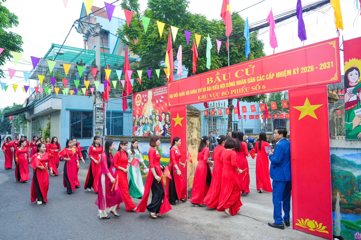 V&ugrave;ng đất Cố đ&ocirc; Ninh B&igrave;nh rộn r&agrave;ng "Ng&agrave;y hội non s&ocirc;ng"  - Ảnh 6.