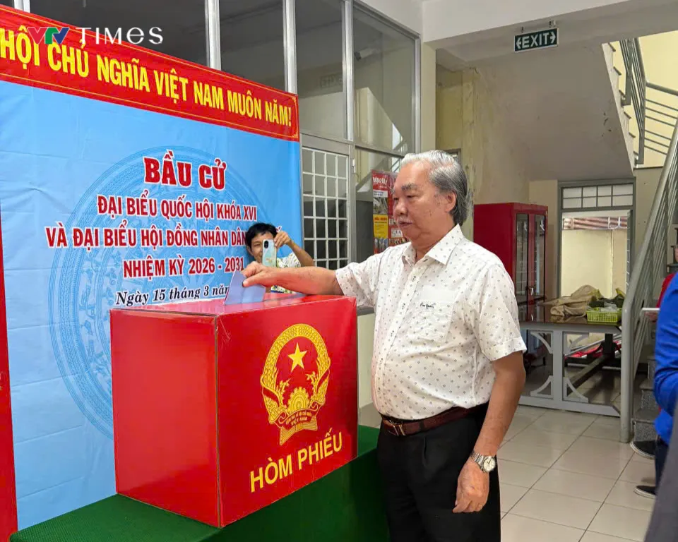 Cử tri Cần Thơ đi bầu từ sáng sớm, gửi kỳ vọng qua từng lá phiếu - Ảnh 7.