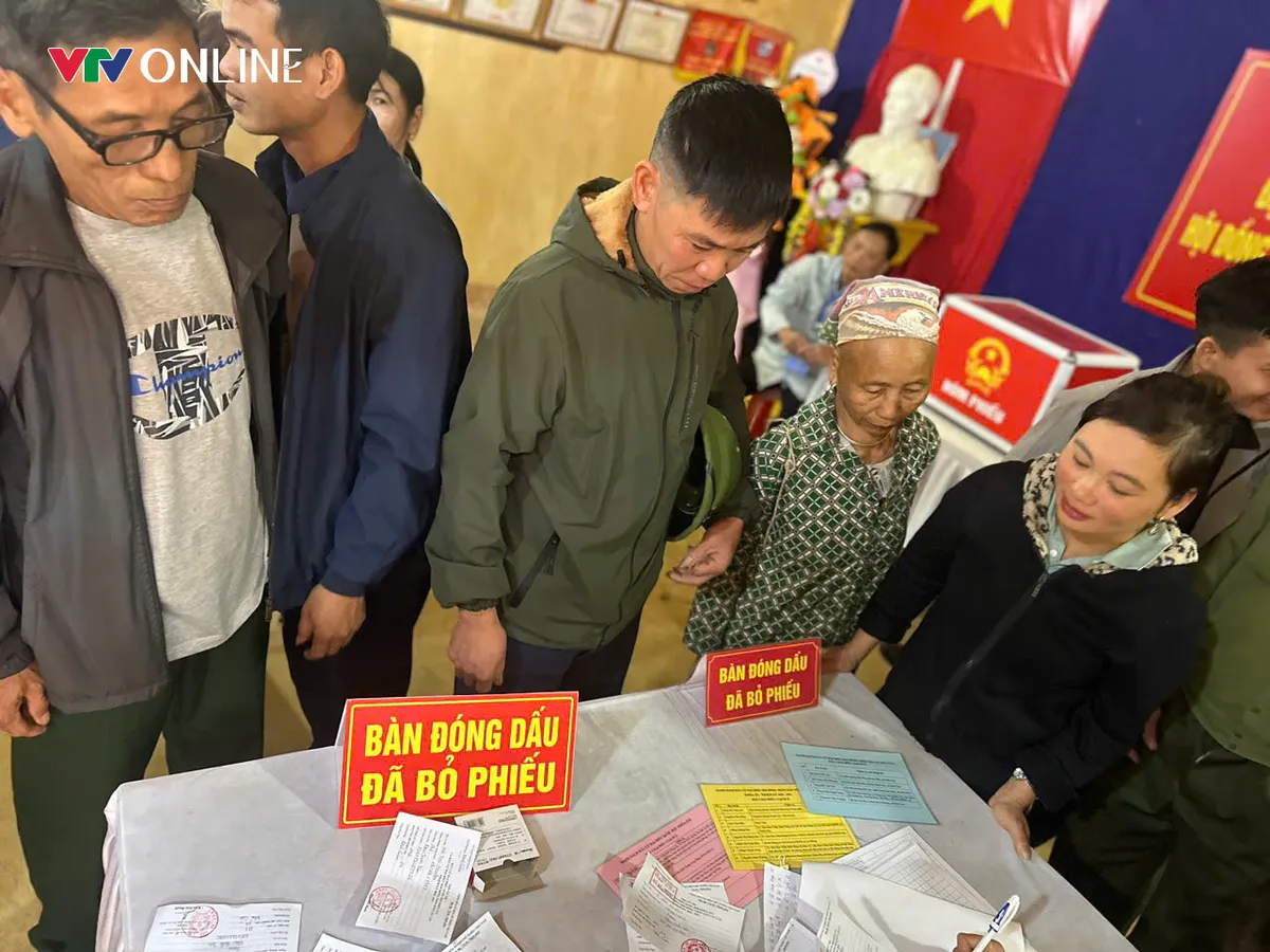 Cử tri vùng cao Phú Thọ phấn khởi tham gia ngày hội bầu cử - Ảnh 10.