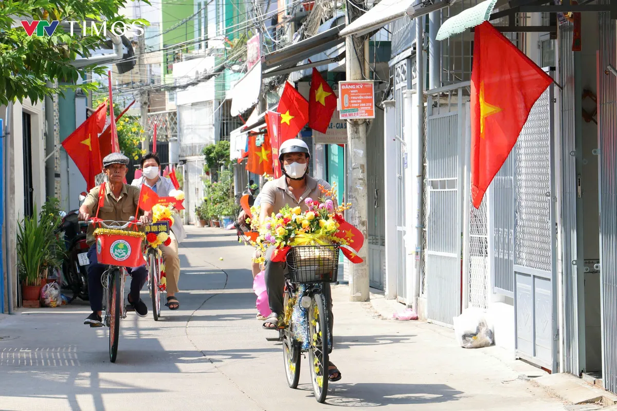 Cử tri Cần Thơ đi bầu từ sáng sớm, gửi kỳ vọng qua từng lá phiếu - Ảnh 2.
