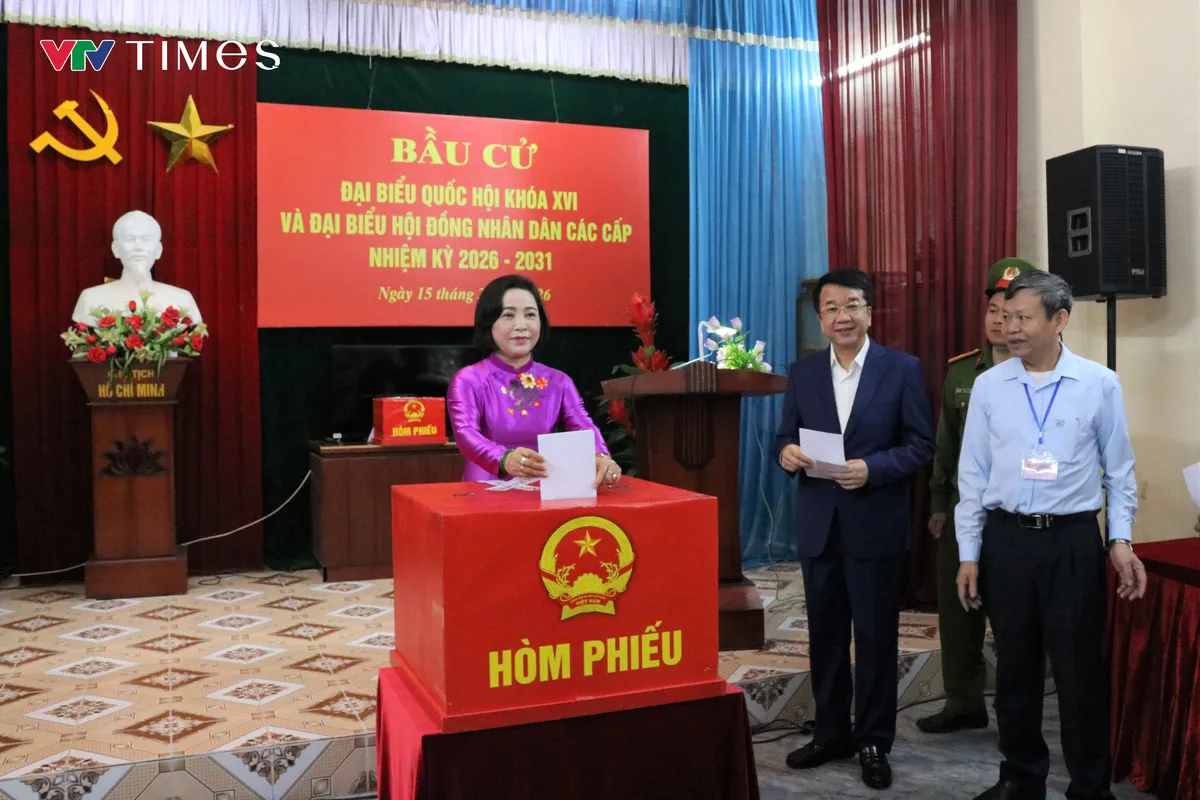 V&ugrave;ng đất Cố đ&ocirc; Ninh B&igrave;nh rộn r&agrave;ng "Ng&agrave;y hội non s&ocirc;ng"  - Ảnh 2.