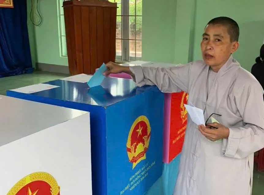 C&ocirc;ng an tỉnh Kh&aacute;nh H&ograve;a ho&agrave;n th&agrave;nh bầu cử sớm, triển khai đồng bộ phương &aacute;n an ninh tại 1.123 điểm bỏ phiếu - Ảnh 4.