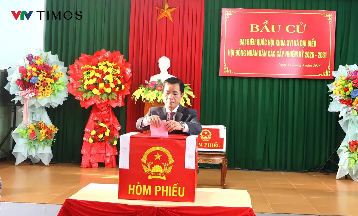 Ngư d&acirc;n Quảng Trị chủ động r&uacute;t ngắn chuyến biển để tham gia ng&agrave;y hội bầu cử - Ảnh 2.