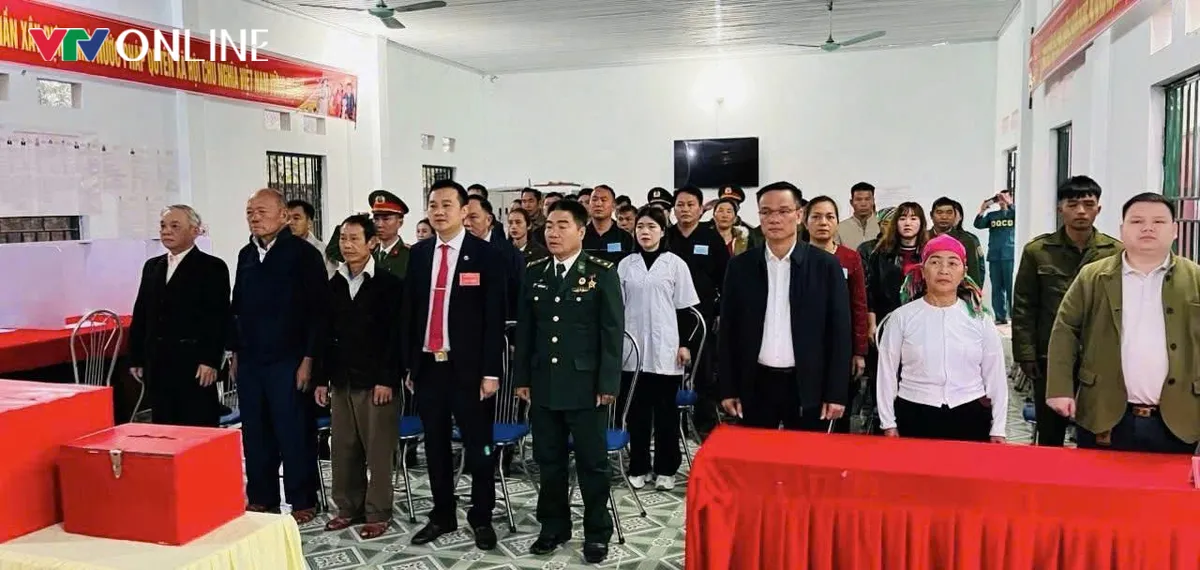 Cử tri Thuận H&ograve;a n&ocirc; nức đi bầu cử giữa mưa sớm v&ugrave;ng cao - Ảnh 3.