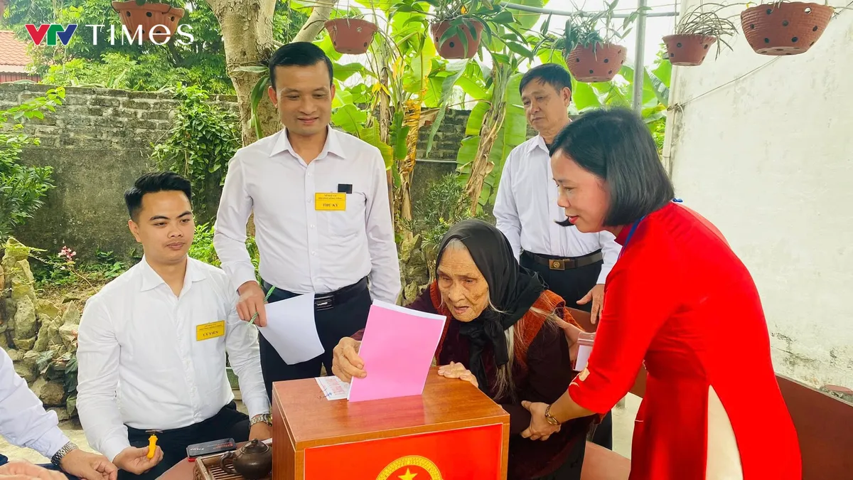 Thái Nguyên: Ngày hội bầu cử thành công rực rỡ với tỷ lệ cử tri đi bầu đạt 99,96% - Ảnh 1.