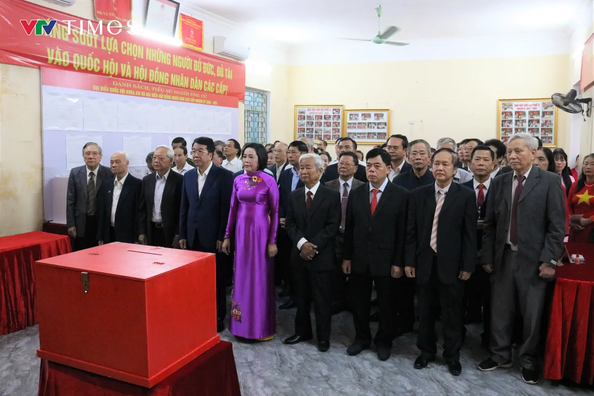 V&ugrave;ng đất Cố đ&ocirc; Ninh B&igrave;nh rộn r&agrave;ng "Ng&agrave;y hội non s&ocirc;ng"  - Ảnh 1.