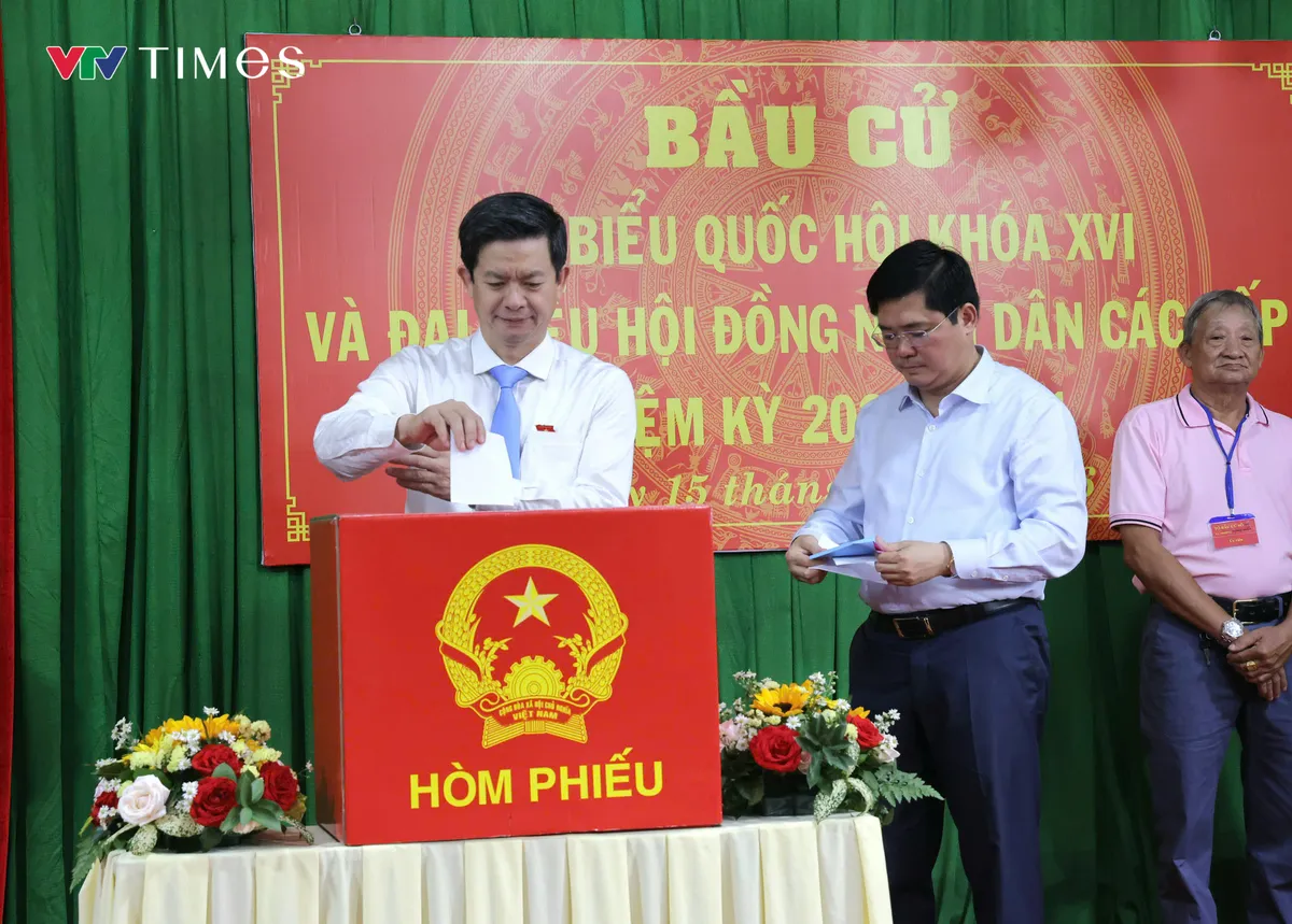 Cử tri Cần Thơ đi bầu từ sáng sớm, gửi kỳ vọng qua từng lá phiếu - Ảnh 5.