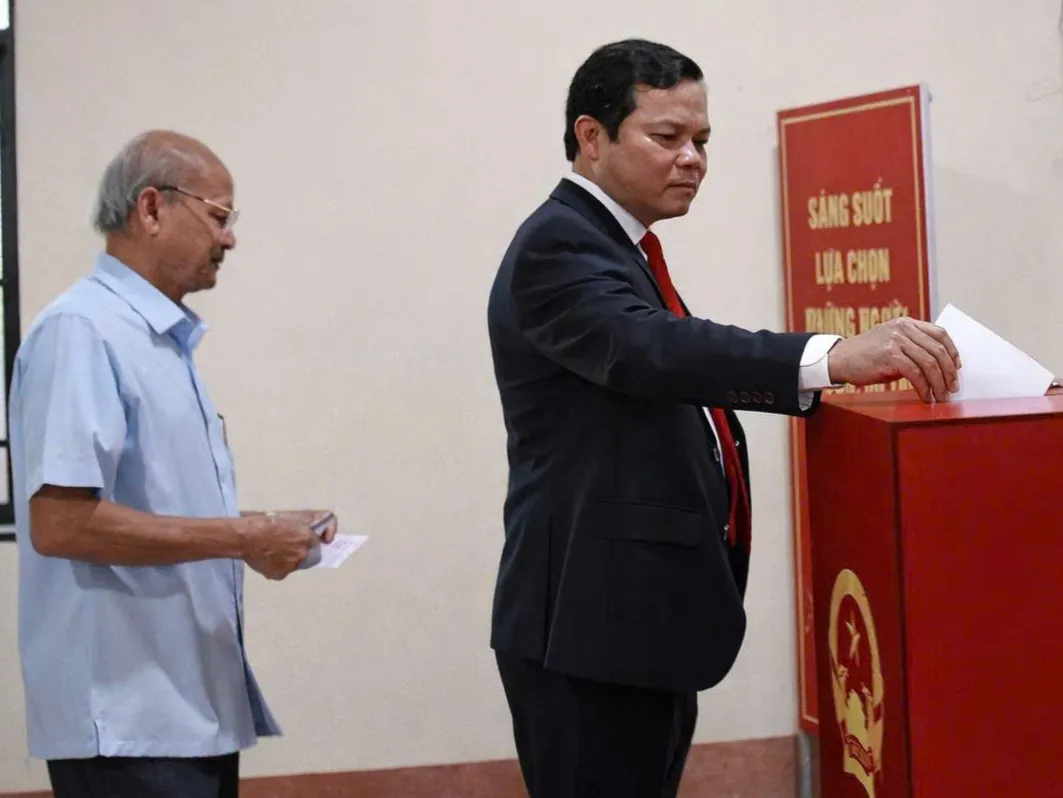 Hơn 1,4 triệu cử tri Quảng Ng&atilde;i n&ocirc; nức tham gia ng&agrave;y bầu cử - Ảnh 2.