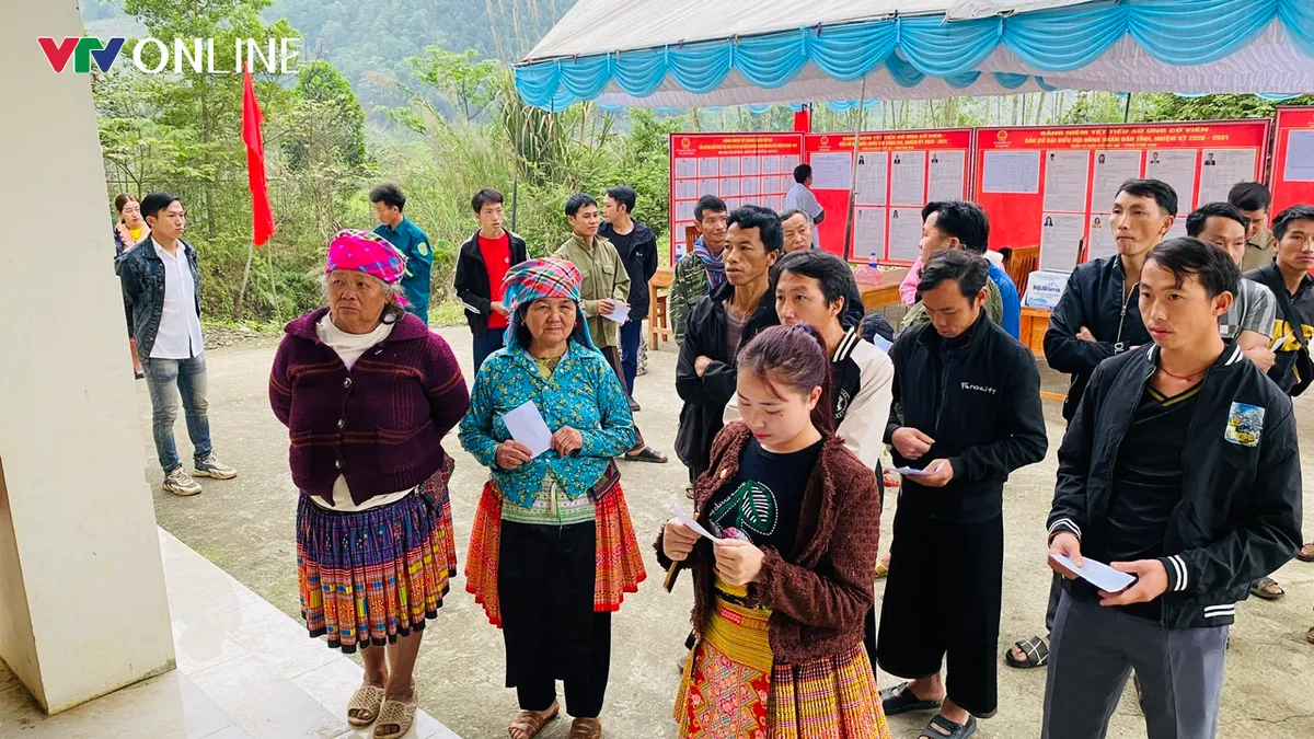 Cử tri vùng cao Phú Thọ phấn khởi tham gia ngày hội bầu cử - Ảnh 4.