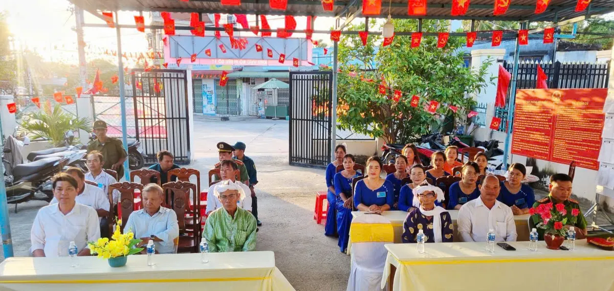 Khánh Hòa: Đến 11 giờ 30, có 81,6% cử tri tham gia bầu cử - Ảnh 3.