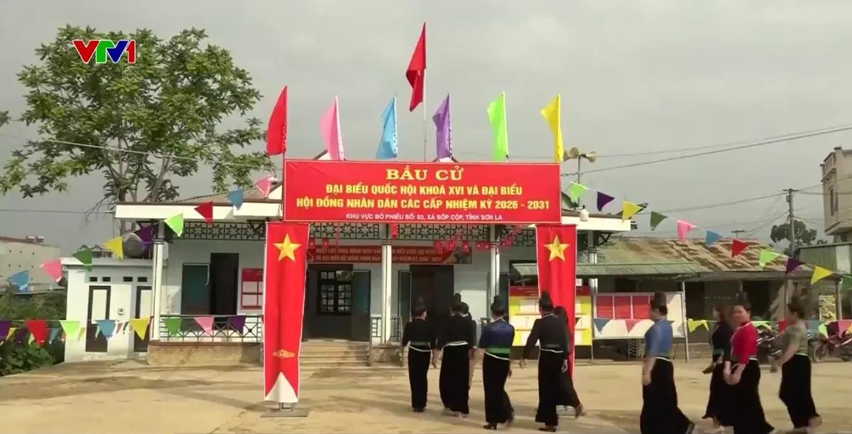 Người dân cả nước nô nức đi bỏ phiếu - Ảnh 2.