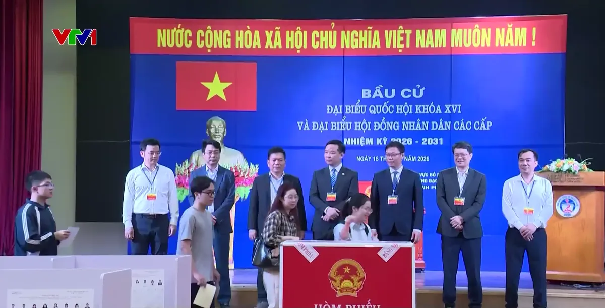 Cử tri trẻ lần đầu tham gia bầu cử - Ảnh 2.