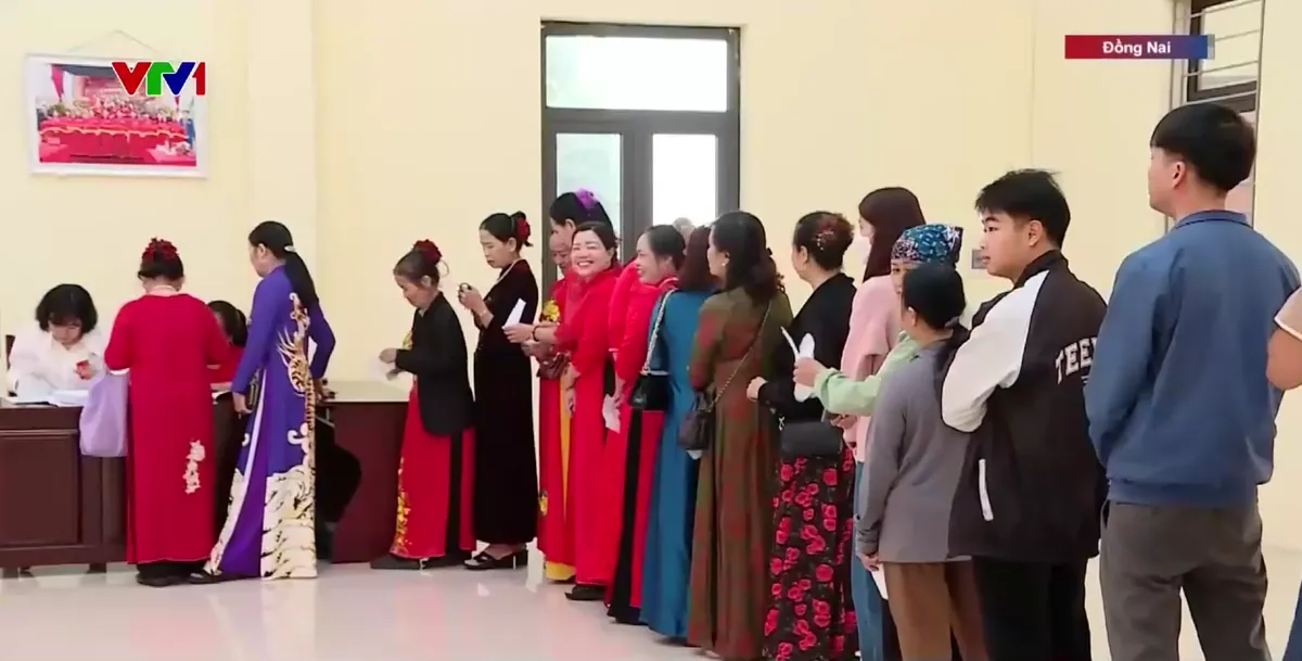 Công nhân cả nước gửi gắm niềm tin vào lá phiếu - Ảnh 2.