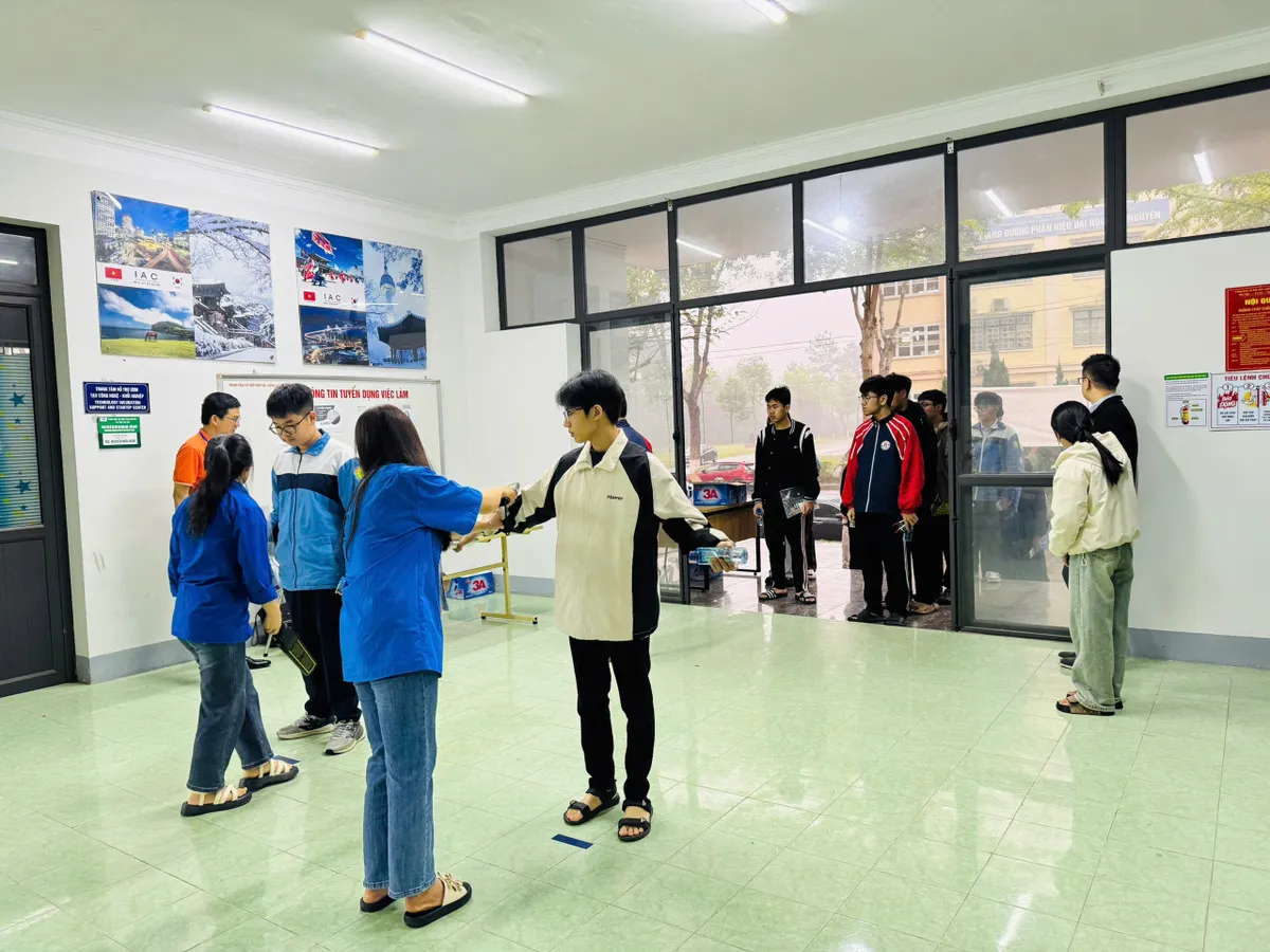 Hơn 20.000 thí sinh dự thi TSA với nhiều công nghệ khảo thí mới - Ảnh 12.