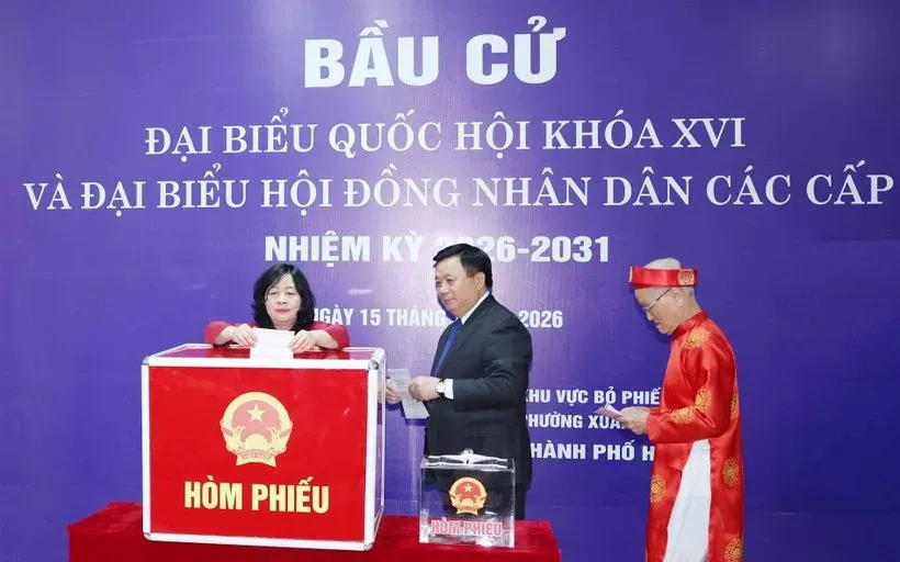 L&atilde;nh đạo Đảng, Nh&agrave; nước, Mặt trận Tổ quốc Việt Nam tham gia bỏ phiếu bầu cử tại H&agrave; Nội- Ảnh 1.
