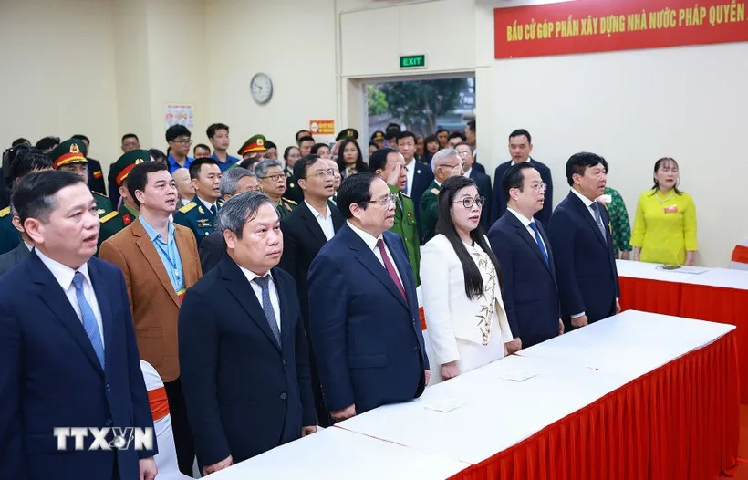 Thủ tướng bỏ phiếu bầu cử đại biểu Quốc hội khóa XVI và HĐND các cấp- Ảnh 2. Thủ tướng bỏ phiếu bầu cử đại biểu Quốc hội khóa XVI và HĐND các cấp- Ảnh 2.