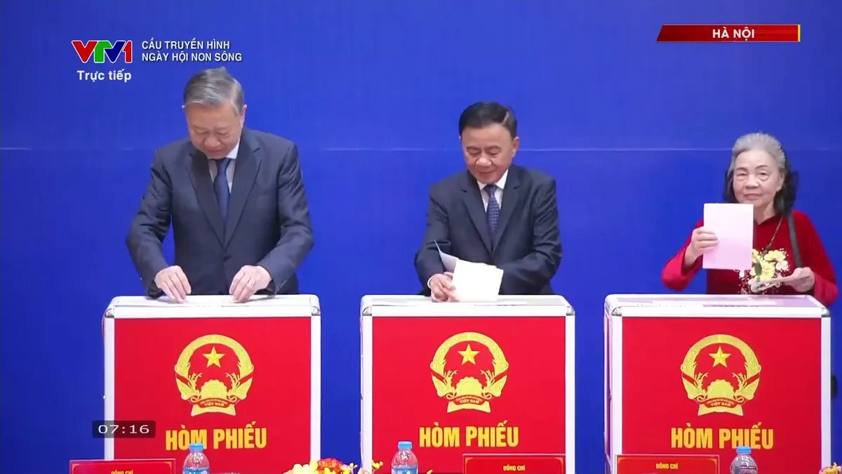 Tổng Bí thư Tô Lâm bỏ phiếu bầu cử đại biểu Quốc hội và HĐND các cấp tại phường Ba Đình (Hà Nội) - Ảnh 2.