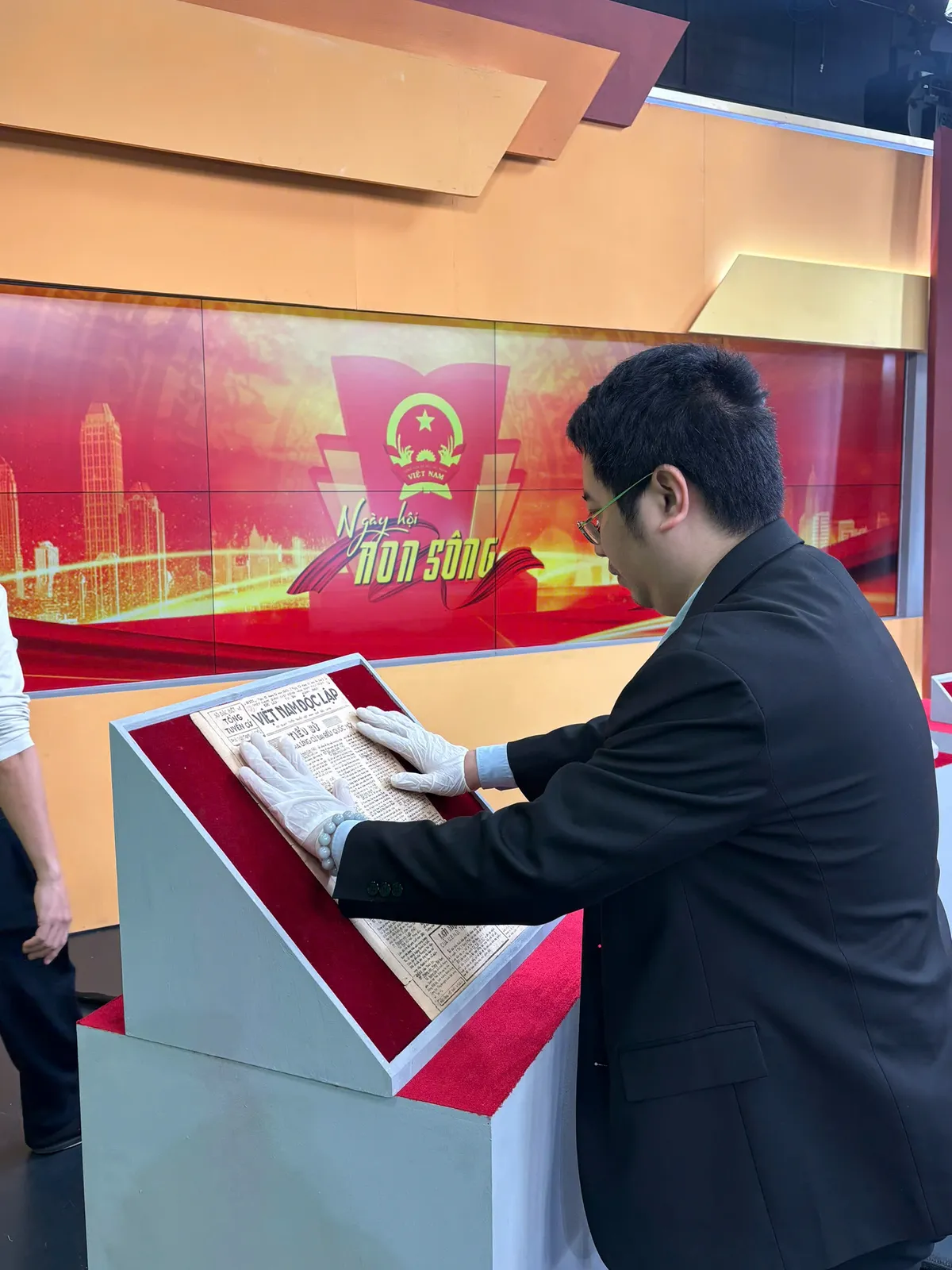 Hậu trường điểm cầu S3 gấp r&uacute;t trước giờ l&ecirc;n s&oacute;ng cầu truyền h&igrave;nh &ldquo;Ng&agrave;y hội non s&ocirc;ng&rdquo; - Ảnh 2.