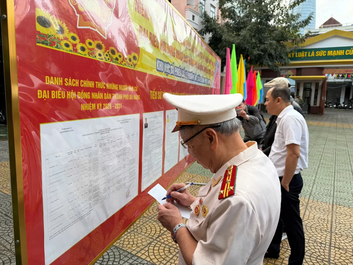 Hơn 2,1 triệu cử tri Đà Nẵng nô nức đi bỏ phiếu ngày hội non sông - Ảnh 3.