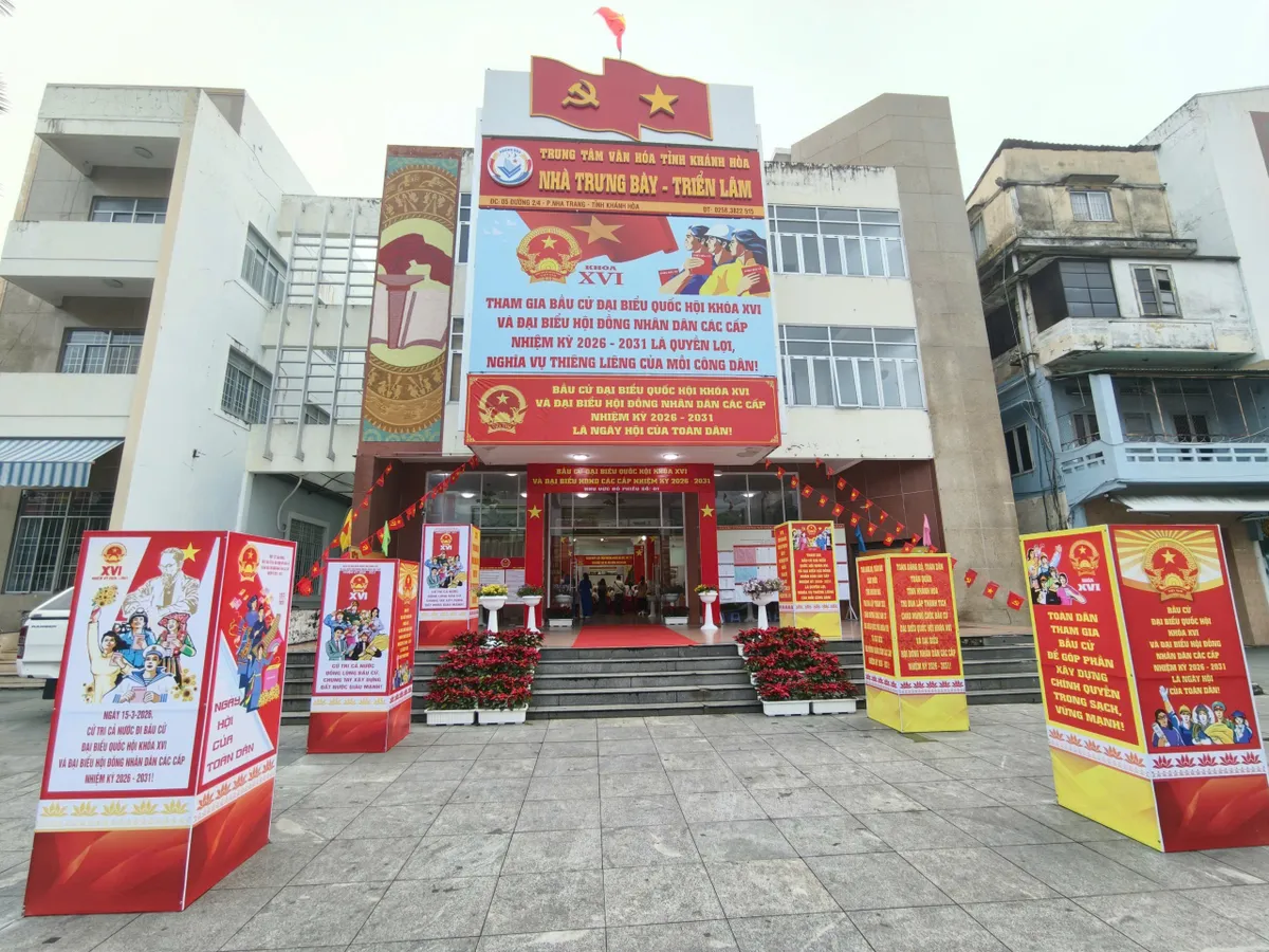 Khánh Hòa: Hơn 1,65 triệu cử tri nô nức đi bầu cử đại biểu Quốc hội và HĐND các cấp - Ảnh 2.