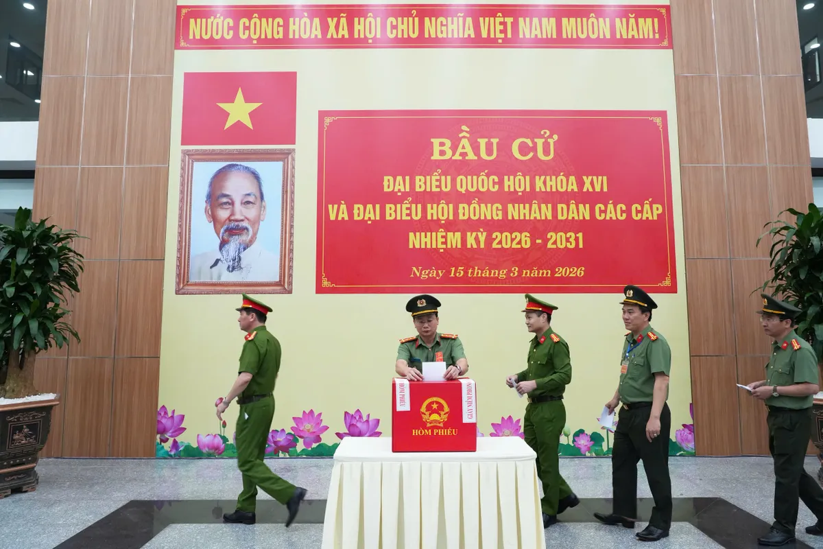Công an thành phố Huế hoàn thành bầu cử sớm - Ảnh 3.