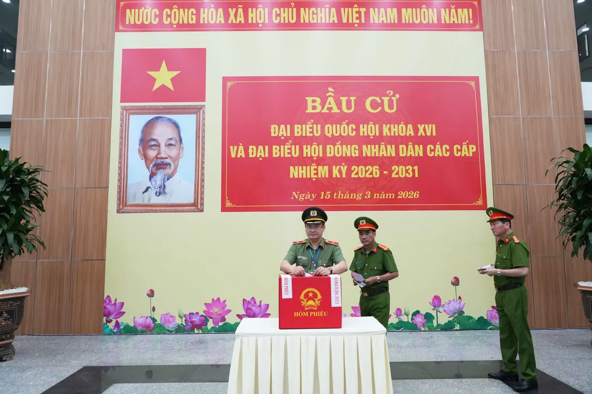 Công an thành phố Huế hoàn thành bầu cử sớm - Ảnh 4.