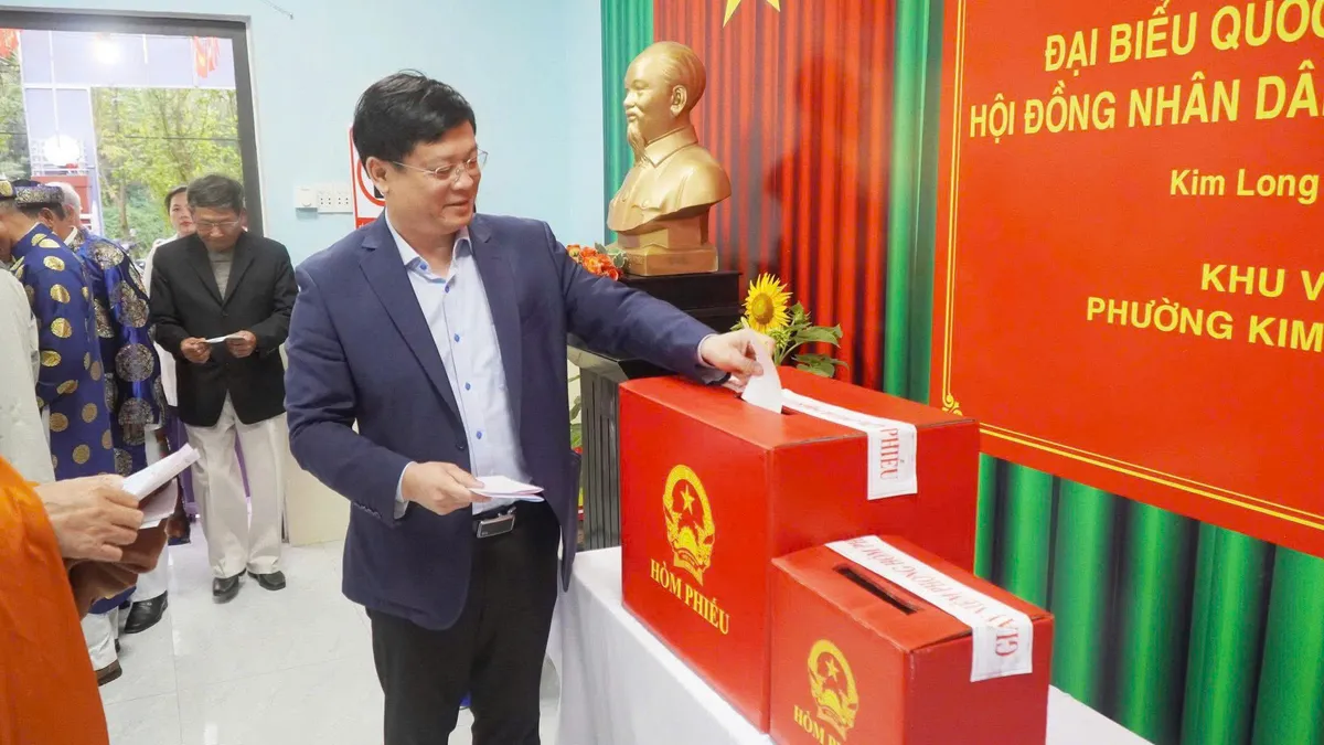 Hơn 1 triệu cử tri th&agrave;nh phố Huế n&ocirc; nức đi bầu cử - Ảnh 3.