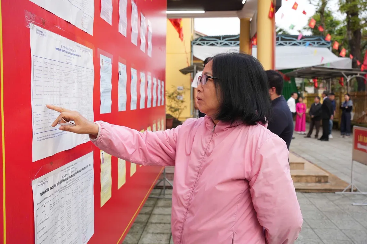 Hơn 1 triệu cử tri th&agrave;nh phố Huế n&ocirc; nức đi bầu cử - Ảnh 2.