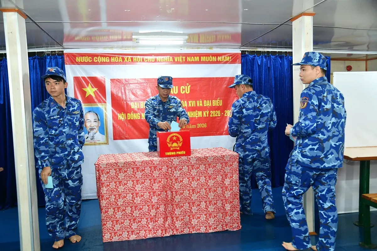 Ng&agrave;y hội bầu cử lan tỏa từ đất liền đến biển đảo khu Đ&ocirc;ng Nam TP Hồ Ch&iacute; Minh- Ảnh 2.