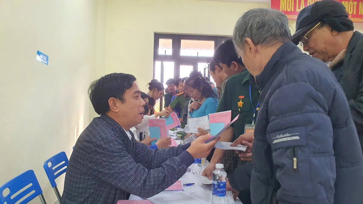 Hơn 1,4 triệu cử tri Quảng Ng&atilde;i n&ocirc; nức tham gia ng&agrave;y bầu cử - Ảnh 5.