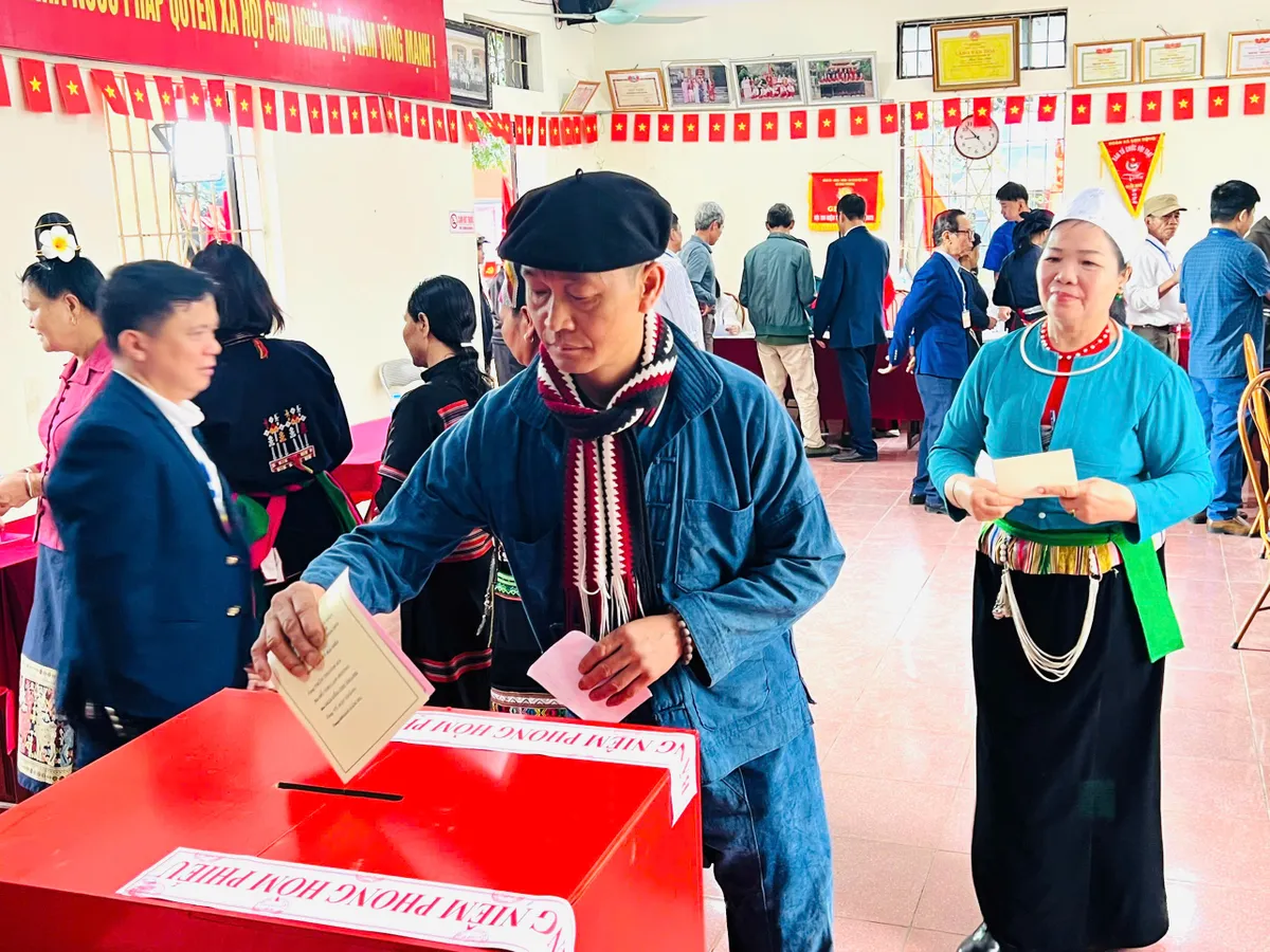 Ngày bầu cử tại Làng Văn hóa: Biểu tượng của khối đại đoàn kết toàn dân tộc - Ảnh 8.