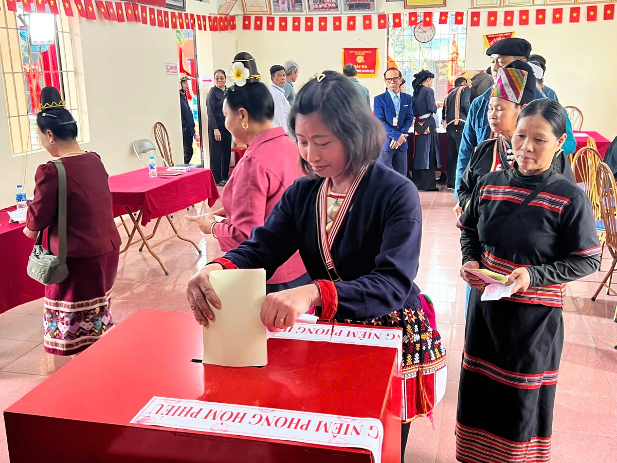 Ngày bầu cử tại Làng Văn hóa: Biểu tượng của khối đại đoàn kết toàn dân tộc - Ảnh 5.