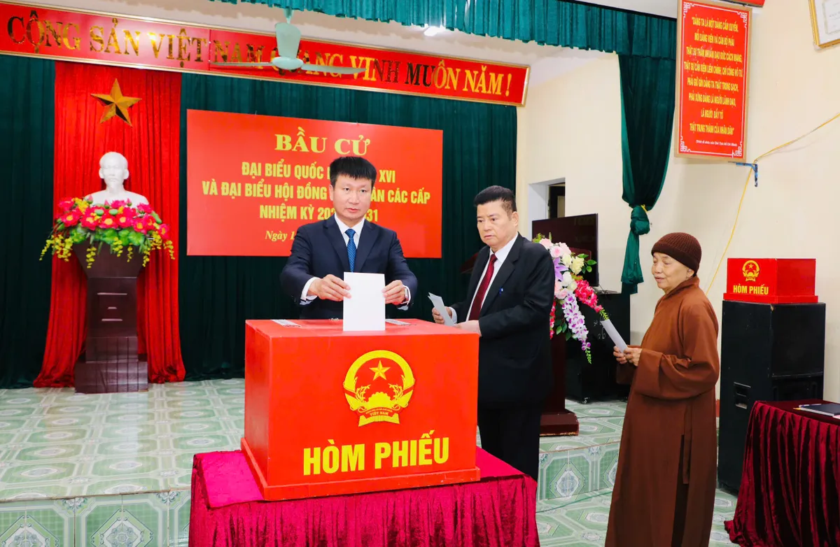 V&ugrave;ng đất Cố đ&ocirc; Ninh B&igrave;nh rộn r&agrave;ng "Ng&agrave;y hội non s&ocirc;ng"  - Ảnh 3.