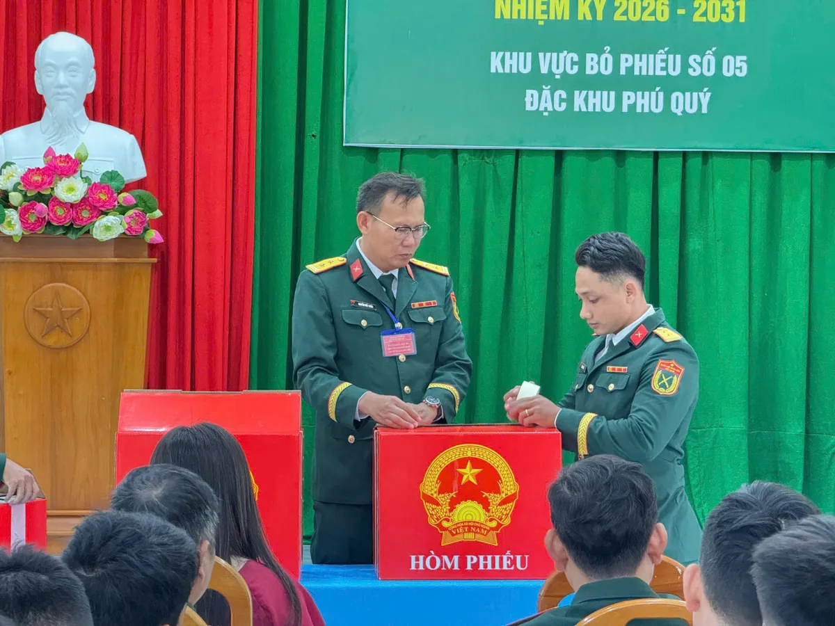 Hơn 2,7 triệu cử tri L&acirc;m Đồng n&ocirc; nức đi bầu cử trong ng&agrave;y hội to&agrave;n d&acirc;n - Ảnh 6.