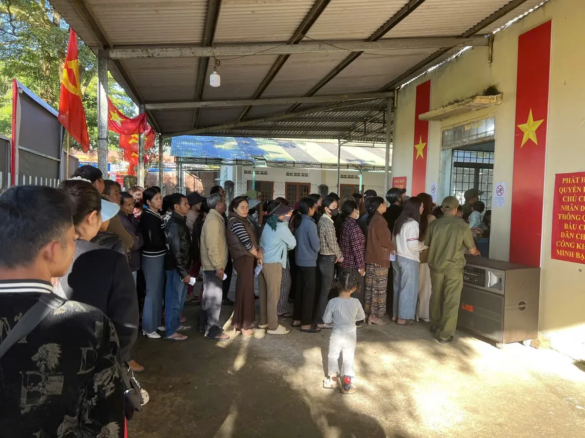 L&acirc;m Đồng: L&aacute; phiếu cử tri g&oacute;p phần lựa chọn những đại biểu đủ t&acirc;m, đủ tầm - Ảnh 3.