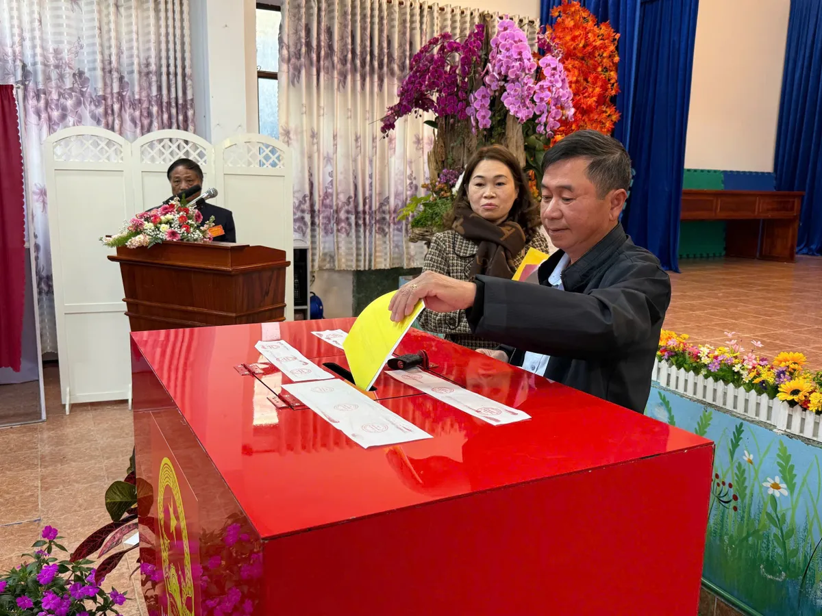 L&acirc;m Đồng: L&aacute; phiếu cử tri g&oacute;p phần lựa chọn những đại biểu đủ t&acirc;m, đủ tầm - Ảnh 4.