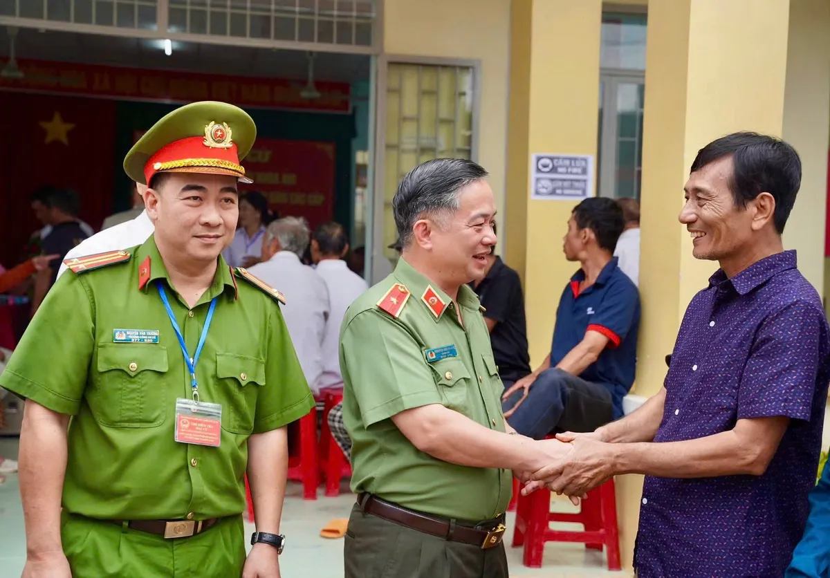 Kh&aacute;nh H&ograve;a: Siết chặt an ninh, trực chiến xuy&ecirc;n suốt tại c&aacute;c điểm bỏ phiếu- Ảnh 1.