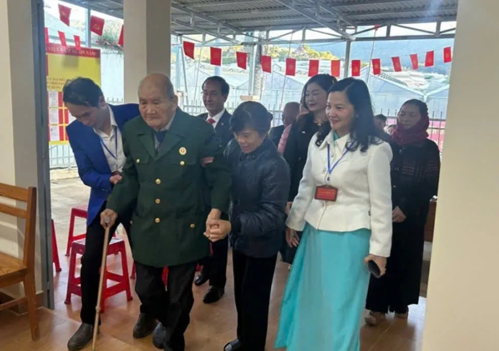 Gần 80 năm đi bầu cử của cụ ông 103 tuổi ở Đà Lạt - Ảnh 1.