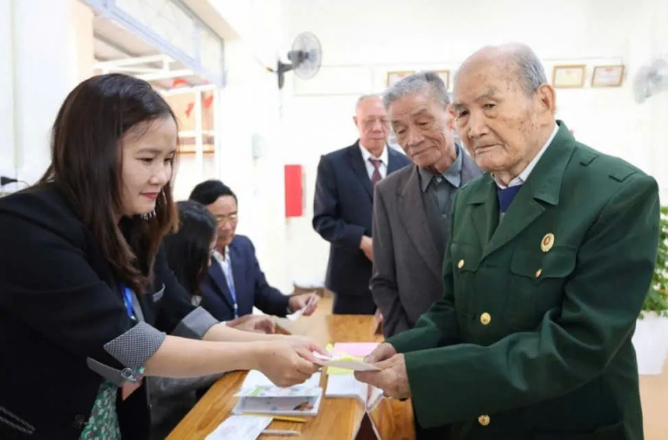 Gần 80 năm đi bầu cử của cụ ông 103 tuổi ở Đà Lạt - Ảnh 2.